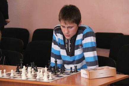 Исполнительный директор Российской шахматной федерации Марк Глуховский встретился с заместителем губернатора Алтайского края Даниилом Бессарабовым и посетил Барнаульский центр помощи детям №4.    