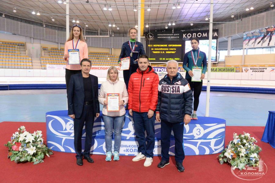 Призовой пьедестал женского масстарта. Фото: Конькобежный центр "Коломна"