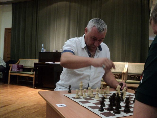 На фото - победитель турнира Виктор Гемпель