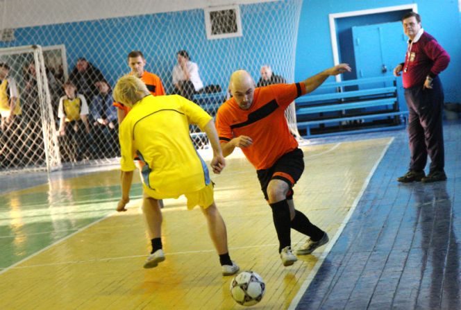 Команды аппарата Администрации Алтайского края и Управления Федеральной налоговой службы - победители VIII краевой спартакиады госслужащих. 