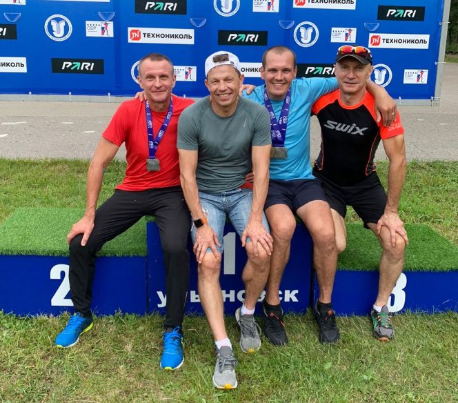 На фото алтайские биатлонисты Сергей Рыбин, Иван Лыжин и Олег Плотников вместе с президентом СБР Виктором Майгуровым  