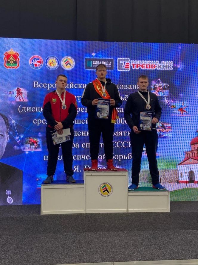 На всероссийских соревнованиях памяти Ивана Гуляева борцы Алтайского края завоевали семь медалей