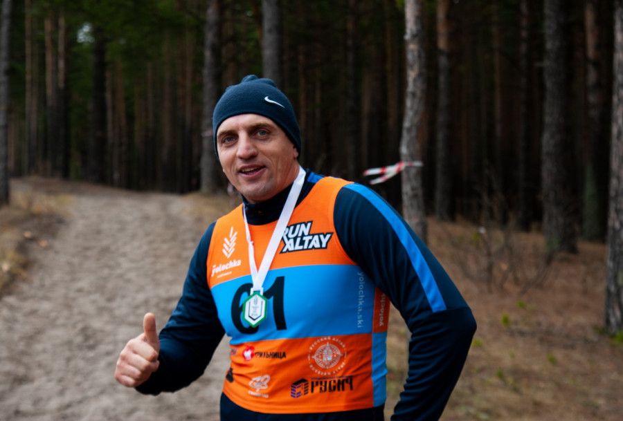 Забег Yolochka Trail в Барнауле. Фото: Дмитрий Лямзин
