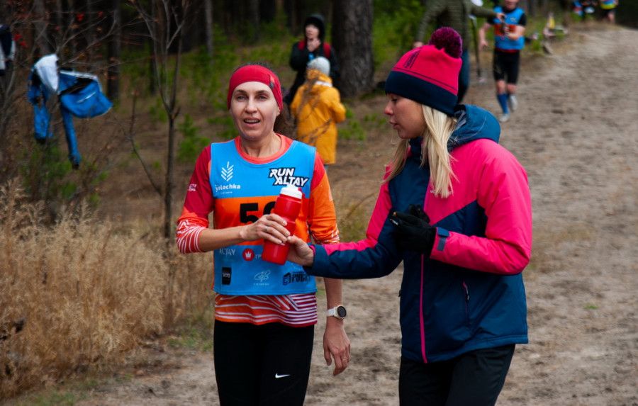 Забег Yolochka Trail в Барнауле. Фото: Дмитрий Лямзин

