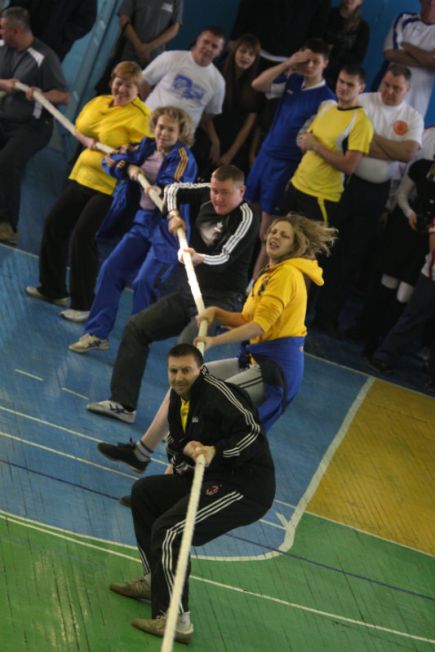 Команды аппарата Администрации Алтайского края и Управления Федеральной налоговой службы - победители VIII краевой спартакиады госслужащих. 