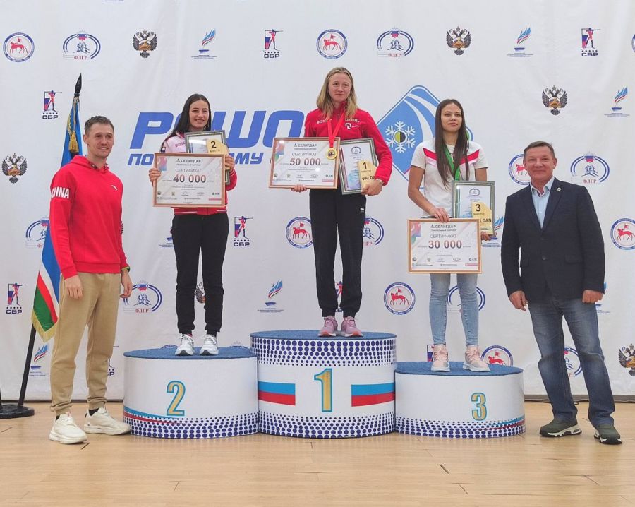 Яна Кирпиченко стала второй в классическом спринте на первых стартах сезона в Якутии