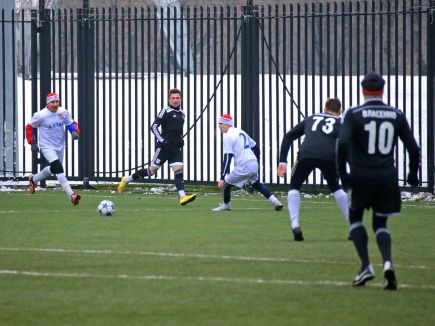 Дни Алтайского края в Совете Федерации, проходившие в Москве 17-19 ноября, завершились необычным футбольным матчем. На резервной арене спорткомплекса "Лужники" сразились команды делегации Алтайского края и аппарата Совета Федерации.