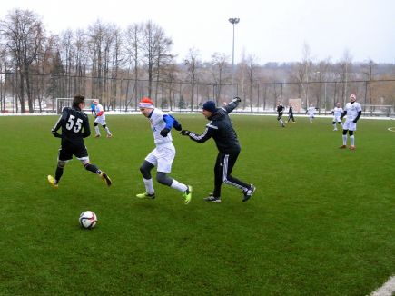Дни Алтайского края в Совете Федерации, проходившие в Москве 17-19 ноября, завершились необычным футбольным матчем. На резервной арене спорткомплекса "Лужники" сразились команды делегации Алтайского края и аппарата Совета Федерации.