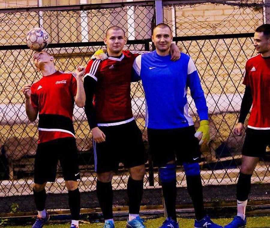 «В Кубке забил пожарный: тренируется после суточных смен в МЧС, получает 30 тысяч, весит 105 кг» - интервью с нападающим «Темпа» Романом Сычевым 