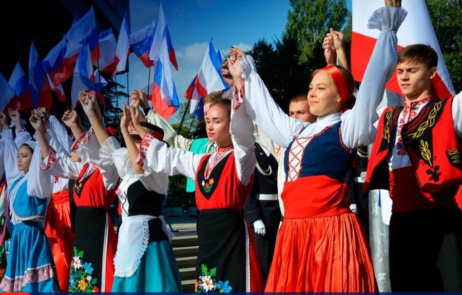 Губернатор Виктор Томенко и председатель АКЗС Александр Романенко поздравили жителей Алтайского края с Днем народного единства