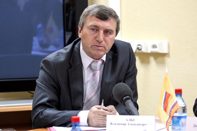 Начальнику управления Алтайского края по физической культуре и спорту Владимиру Альту – 60 лет.