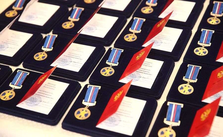 Награды героям. Фото: Совет Федерации