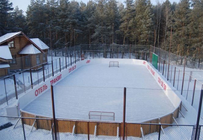 В парке слышен клюшек звон