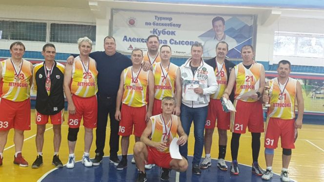И в 60 им нет покоя! В Барнауле прошёл турнир с участием ветеранов баскетбола Сибири