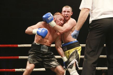 27 ноября в Барнауле прошел очередной боксерский турнир из серии "Великий бой на Великом Алтае".