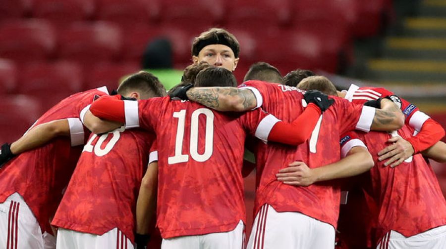 Вратарь Матвей Сафонов со своими партнерами по сборной России. Фото "СЭ"/Александр Федоров Фото «СЭ»