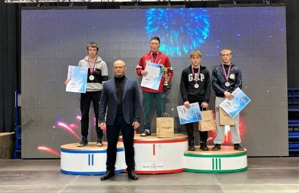 Призовой пьедестал весовой категории 55 кг. Второй справа - Владислав Иконников