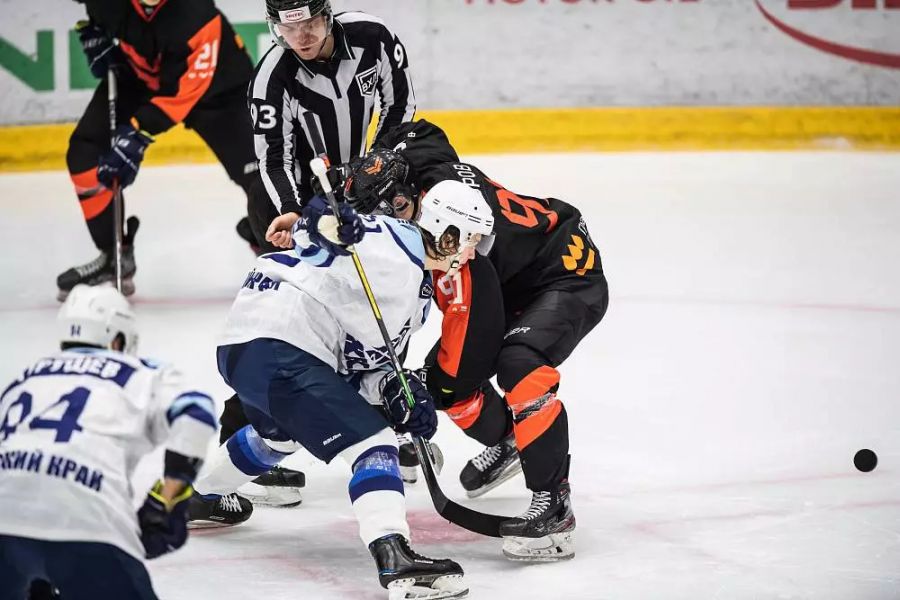 Дивный Дианов! Вдохновенная игра голкипера принесла "Динамо-Алтаю" победу над "Фениксом" во втором матче серии - 3:1