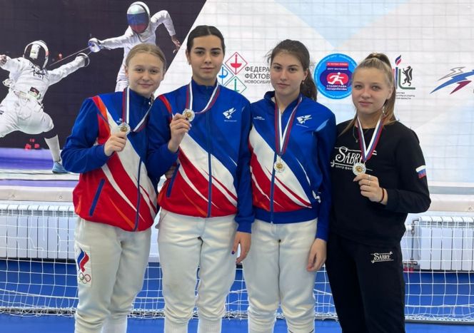 Юлия Жданова, Арина Захаренко, Анастасия Канареева и Мария Третьякова - серебряная команда первенства Сибири 