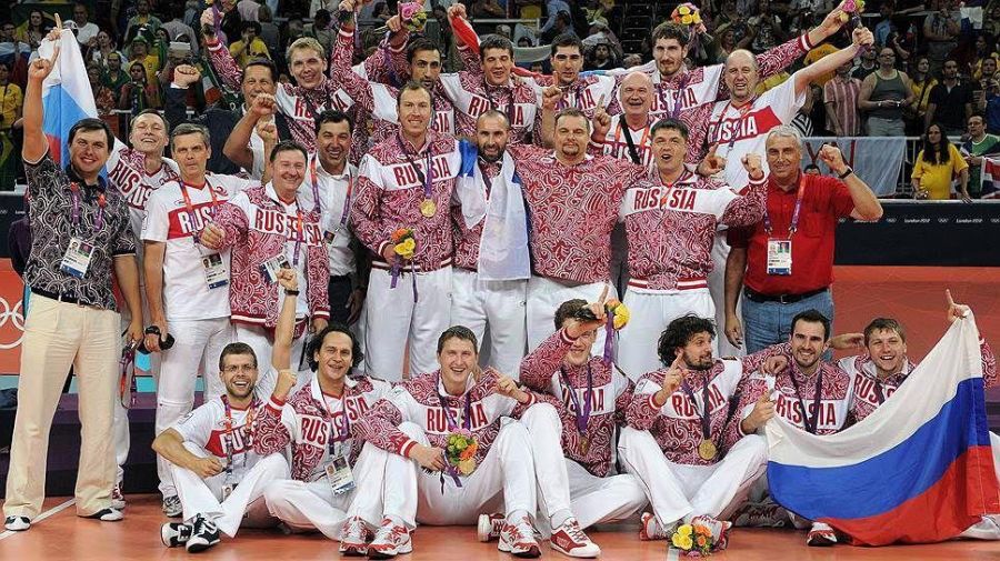 Сборная России - олимпийский чемпион по волейболу. Фото из личного архива Романа Станиславова.  
