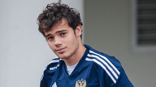 «Положение «Локомотива» в таблице – загадка человечества для меня». Интервью с алтайским воспитанником Артемом Карпукасом