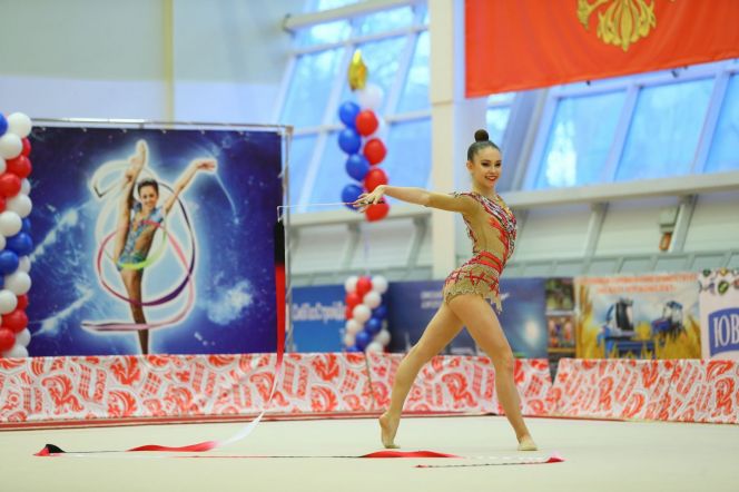 Выступает Алина Перфильева. Фото: Министерство спорта Омской области