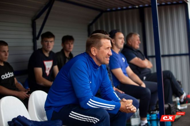 На тренерской скамейке Олег Яковлев. Фото: Владимир Мартынов/"Спортивная хроника"