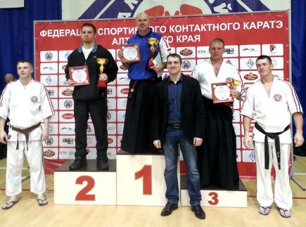 В Барнауле состоялся межрегиональный турнир по спортивному контактному каратэ "Altay open-2015". 