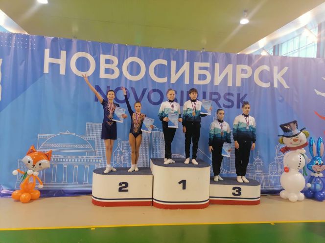 В дисциплине "смешанные пары" в младшей возрастной группе пьедестал почета оказался полностью алтайским! 