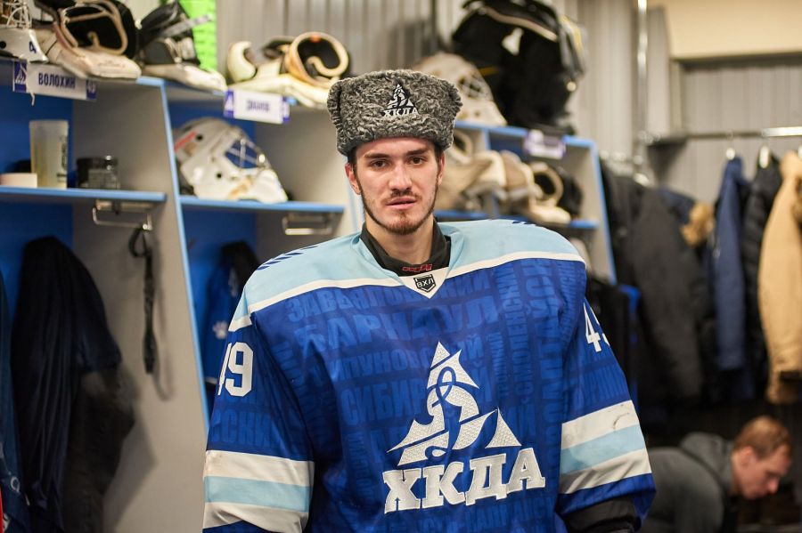 Кирилл Волохин - лучший игрок воскресного матча. Фото: ХК "Динамо-Алтай"