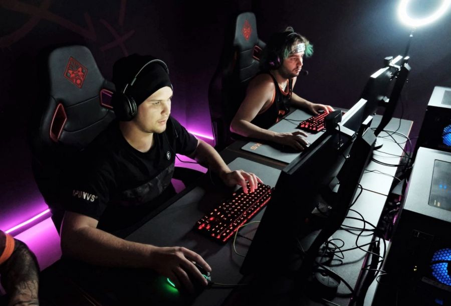 Полтора миллиона рублей за победу. Команда барнаульского Центра Киберспорта «CKS» вышла в финал медийной лиги BET по Dota 2