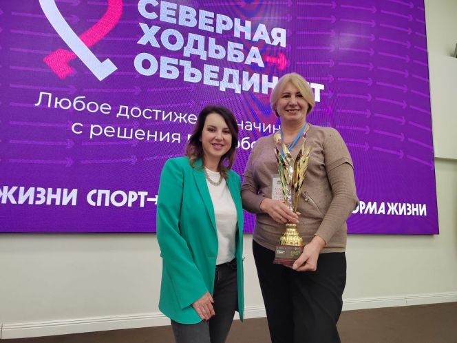 Региональный представитель северной ходьбы в Алтайском крае Лариса Зарубина с Ириной Слуцкой