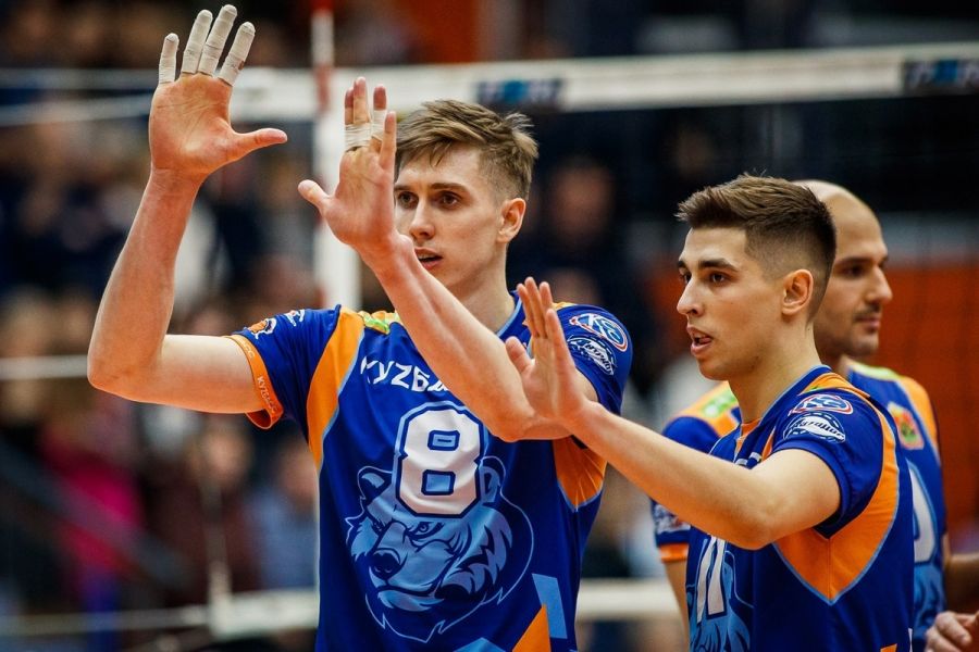 Роман Пакшин (слева) и Егор Кречетов / Фото: Данил Айкин, kuzbass-volley.ru