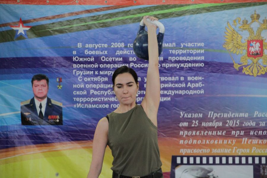 В Барнауле прошёл III Кубок в/ч 77640 в рывке гири памяти Героя России Олега Пешкова