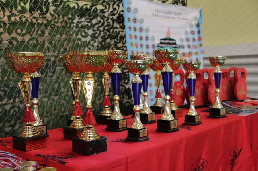 В Барнауле прошёл III Кубок в/ч 77640 в рывке гири памяти Героя России Олега Пешкова