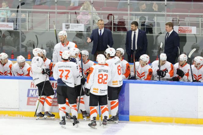 Что будет с "Фениксом"? Обзор матчей первенства ВХЛ 