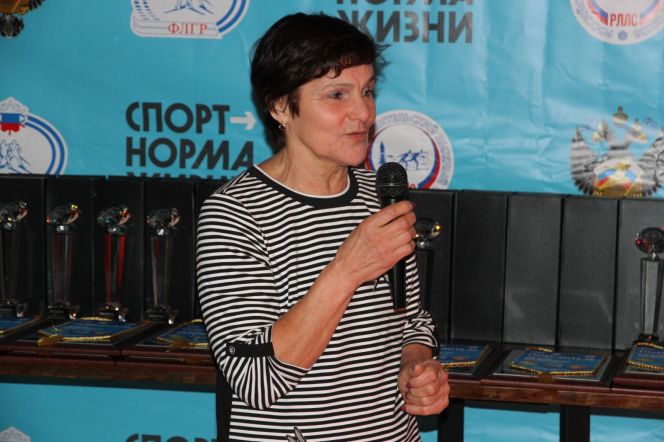 Руководитель краевого спортклуба "Ветеран" Галина Верещагина на церемонии подведения итогов федерального проекта "Лыжне все возрасты покорны"