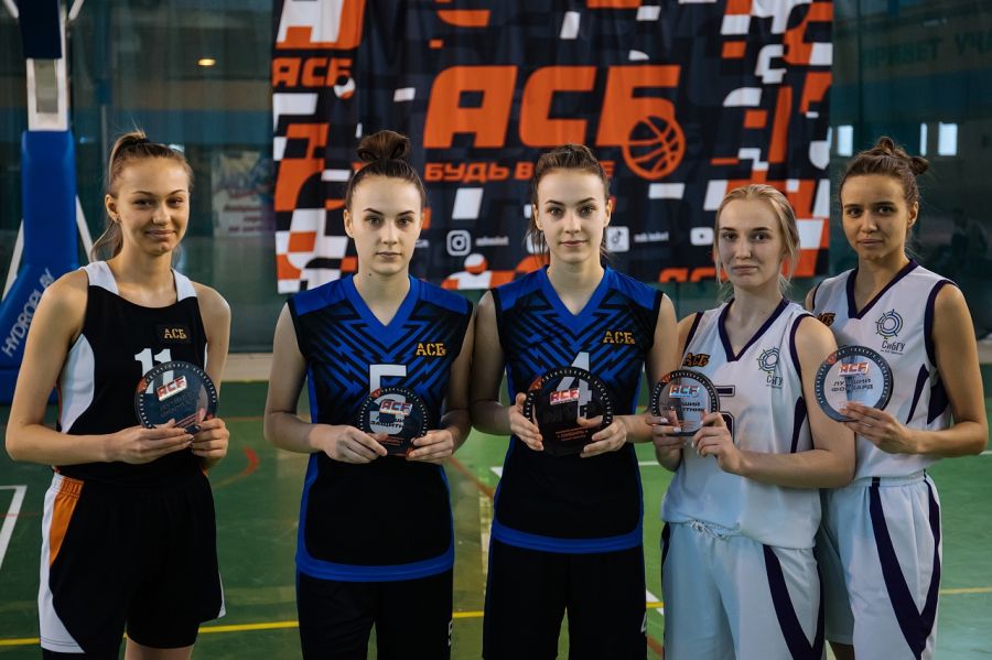 Кристина Лебедева (№5) следом за своей сестрой Викторией (№4) примет участие в Матче всех звезд АСБ. Фото: сайт Ассоциации студенческого баскетбола