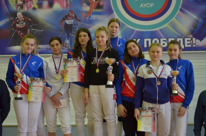 Саблисты региона провели первый турнир года - юниорское первенство края