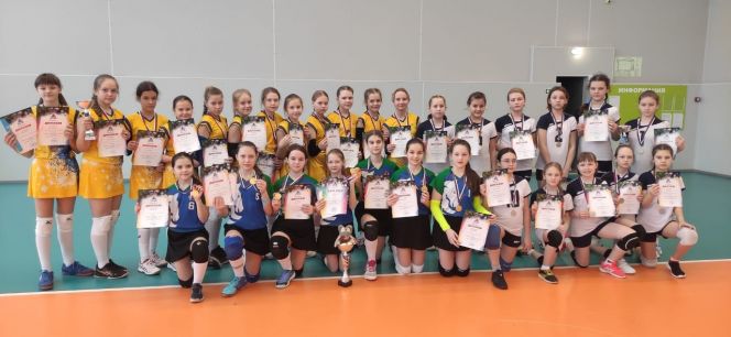 В Заринске прошёл традиционный краевой турнир "Снежинка" среди команд девочек