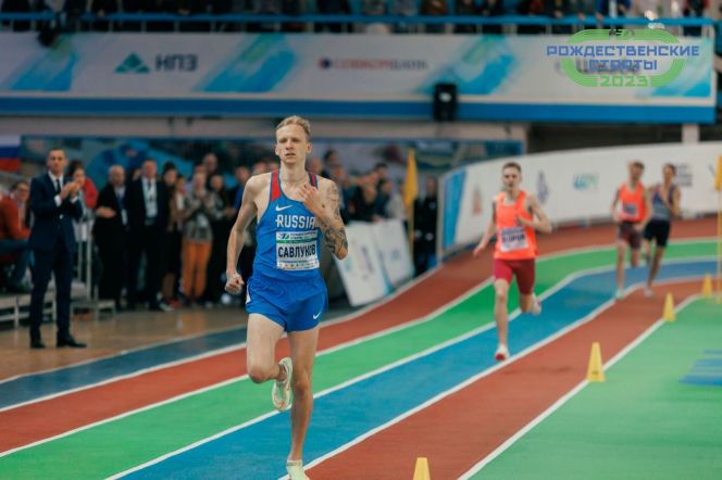 Савелий Савлуков отлично начал зимний сезон. Фото: группа ВКонтакте "SBORBEG - Лёгкая атлетика"