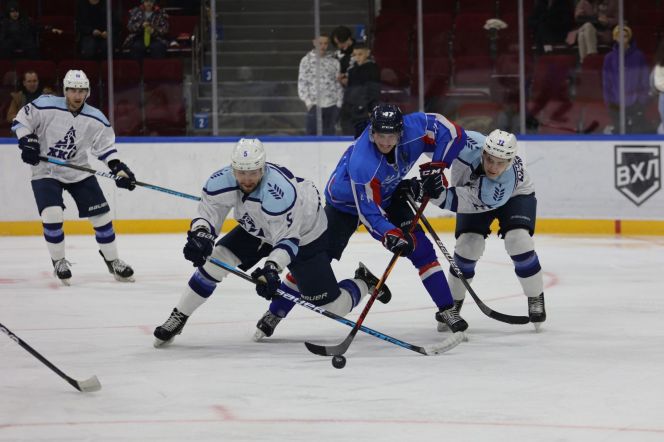 И вновь буллиты! Во втором матче с ЦСК ВВС ХК "Динамо-Алтай" одержал волевую победу 4:3