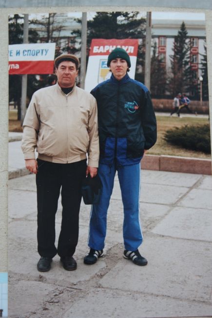 Отец за сына