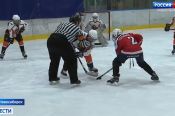 Женская подростковая хоккейная команда «Сибирские лисы» выстояла в матче с юношами в Новосибирске