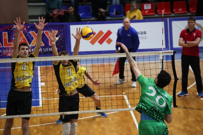 В повторной встрече волейболисты «Университета» одержали волевую победу над «Локомотивом-Изумрудом» - 3:2