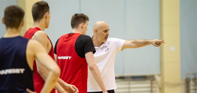 В расширенный список сборной России вошли воспитанники алтайского баскетбола Данила Походяев, Александр Петенёв и Игорь Вольхин