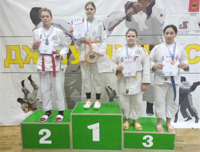 Алтайские борцы завоевали две бронзовые медали на первенстве России