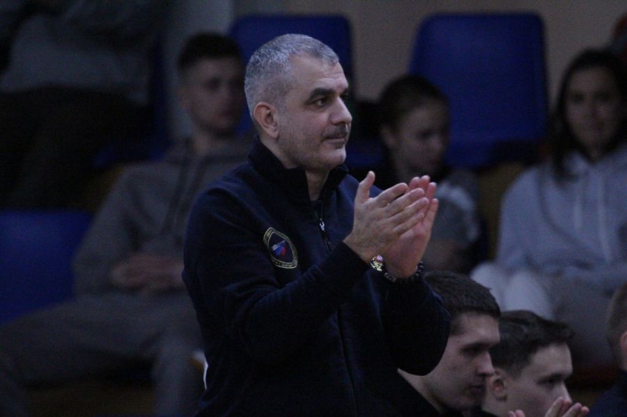 Старший тренер сборной Алтайского края Степан Багиян доволен тем, как стартовал чемпионат Сибири. Фото: Александр Чёрный/"Алтайский спорт"