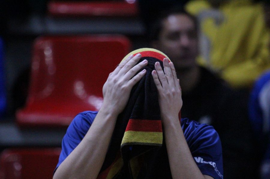 Угадай, кто? Дмитрий Осипов во время финала был эмоционален. Фото: Александр Чёрный/"Алтайский спорт"