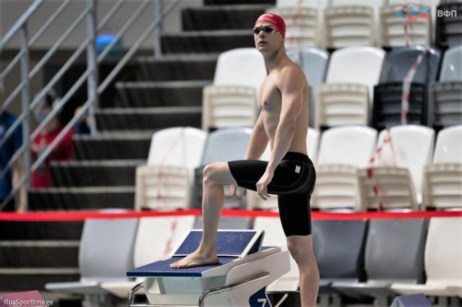 Но бортике бассейна Сергей Звонов 